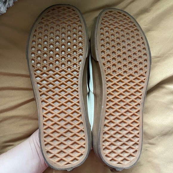 Vans Streetwear Canvas Sneakers W/ Brown Gum Soles Sz 8(M) 9.5 (W) UNISEX - Picture 6 of 6